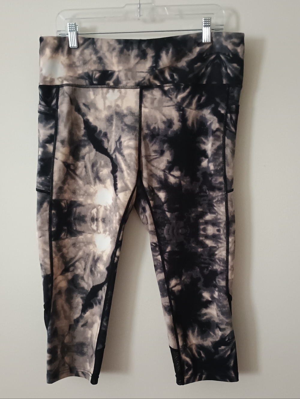 RAG Plus Tie Dye Capri Leggings 1X Black & Tan